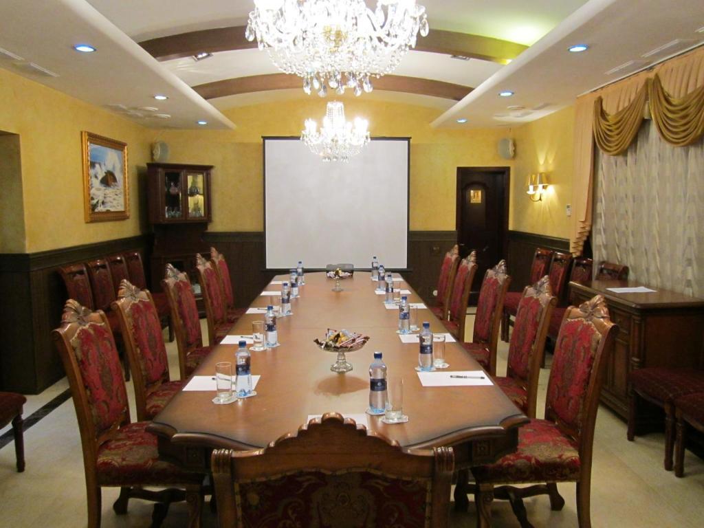 Merey Hotel Karagandy Екстериор снимка