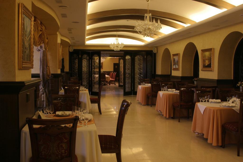 Merey Hotel Karagandy Екстериор снимка